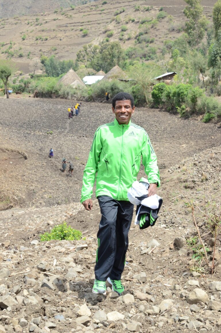 Haile Gebrselassie in Sportkleidung.