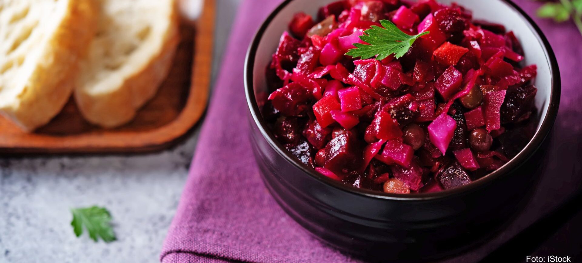 Äthiopischer Salat mit roter Bete, Kartoffeln und Zwiebeln